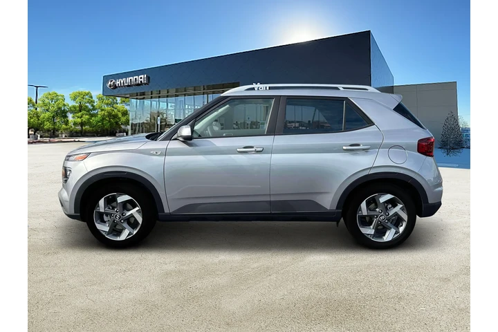 $17499 : Hyundai VENUE 2024 SEL 4dr C image 3