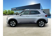 $17499 : Hyundai VENUE 2024 SEL 4dr C thumbnail