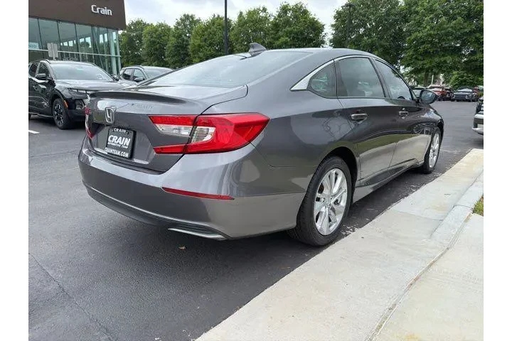 $17911 : Honda Accord 2019 LX 4dr Sed image 7