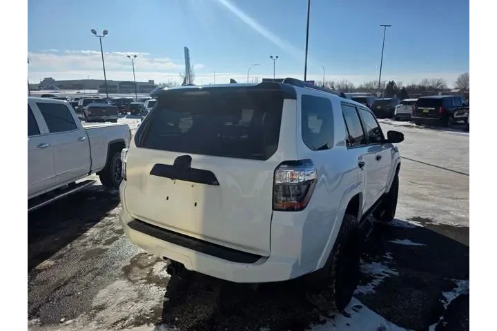 $39995 : Toyota 4Runner 2021 4x4 Vent image 5