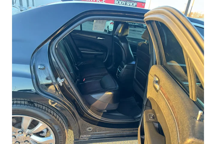 $8450 : 2019 300 Limited RWD image 9