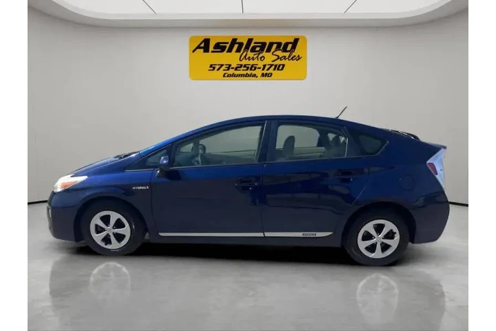 $7900 : 2012 Prius Four image 3