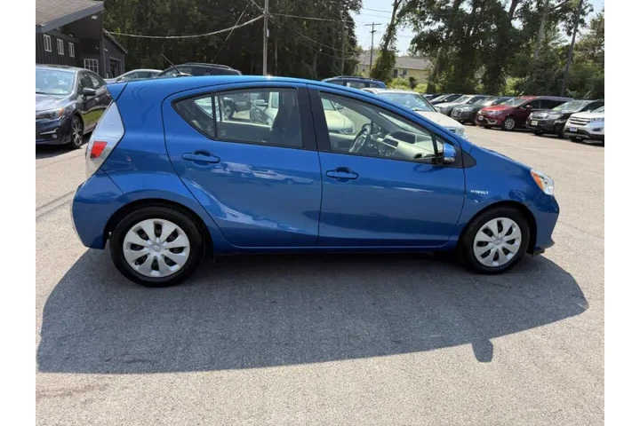 $8500 : 2012 Prius c Two image 8