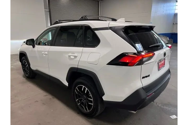 $29964 : Toyota RAV4 2023 AWD XLE 4dr image 5