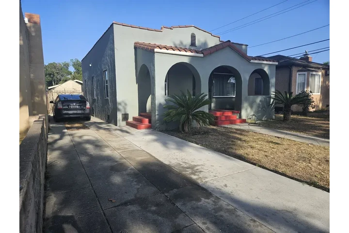 $1500 : South-Gate 3 - 1 Bath image 1