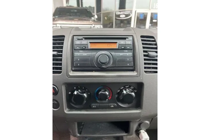 $10000 : Nissan Frontier 2011 4x2 S 4 image 4