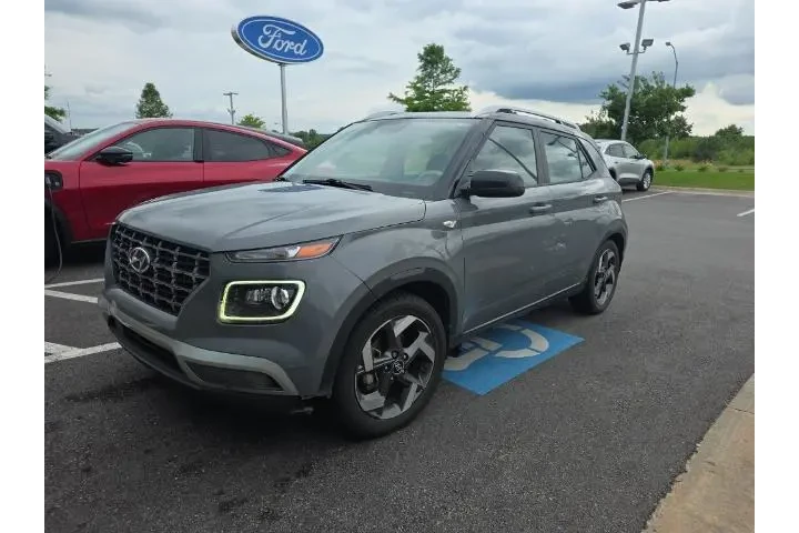$16960 : Hyundai VENUE 2022 SEL 4dr C image 2