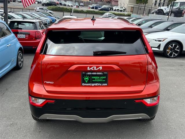 $25900 : Used 2023 Niro EV Wind for sa image 8