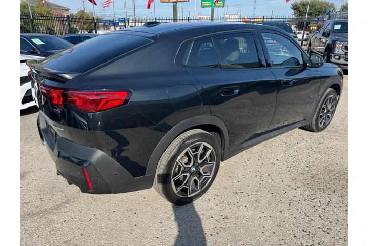 2025 BMW X2 xDrive28i image 4