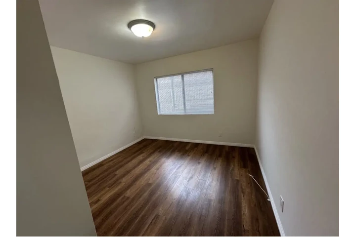 $1980 : 2 Bedroom Apt in James M Wood image 7