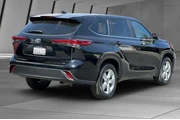 $30900 : Toyota Highlander 2023 LE 4d thumbnail