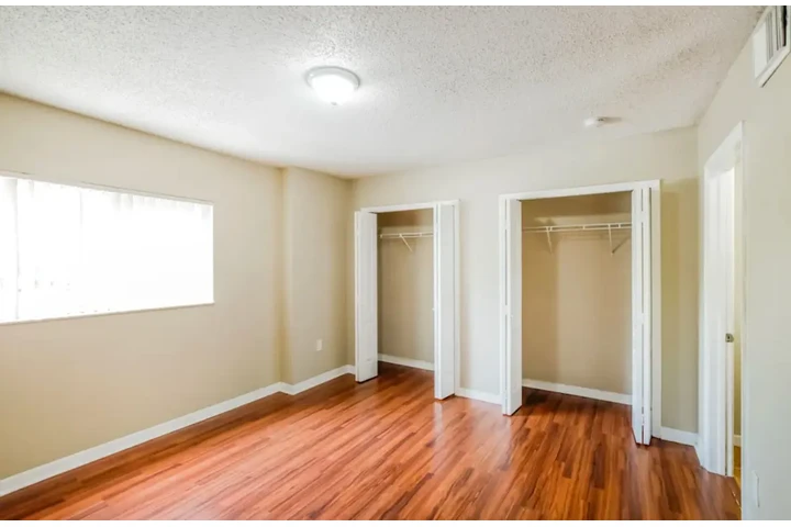 $2500 : 3 bedroom home in Miami image 2