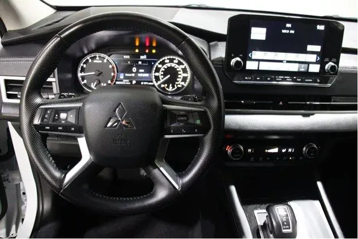 $29893 : Mitsubishi Outlander 2024 AW image 8