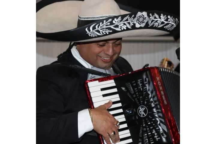 MARIACHIS EN MIAMI image 3