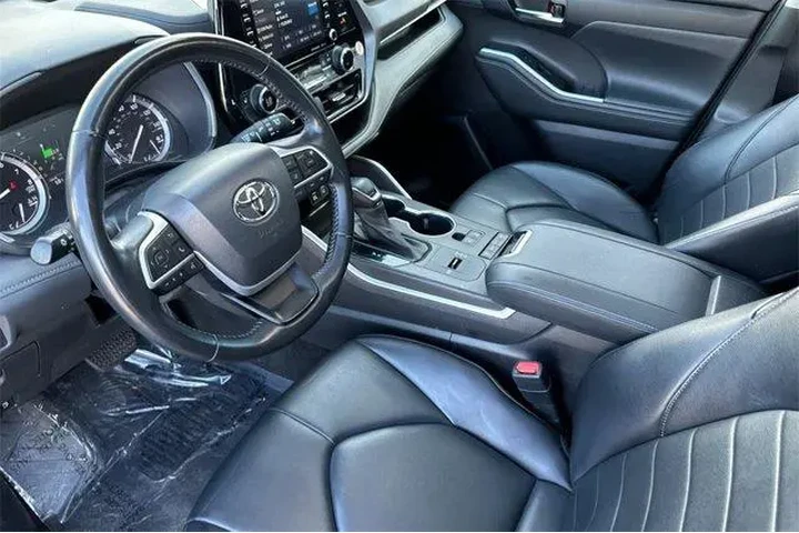 $30063 : Toyota Highlander 2022 XLE 4 image 7