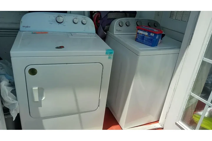 $1175 : North Miami 2 Beds & 1 Bath image 6