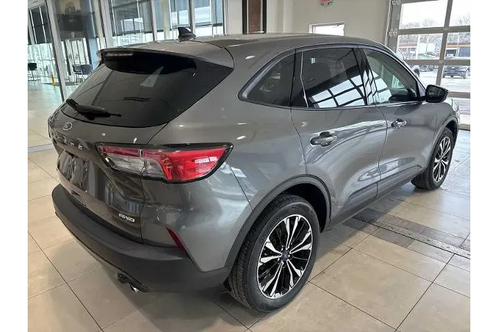 $29990 : Ford Escape 2022 AWD SE 4dr image 3