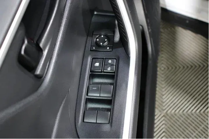 $28986 : Toyota RAV4 2024 AWD LE 4dr image 7