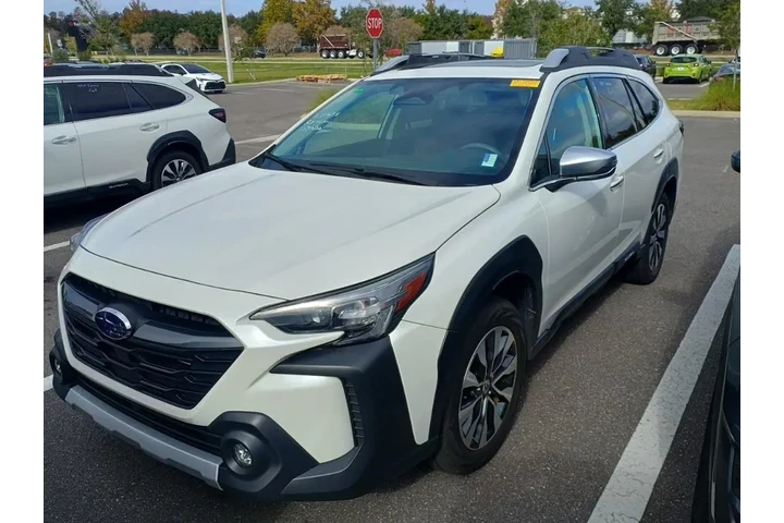 $31482 : Subaru Outback 2023 AWD Tour image 1