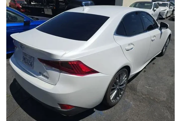 $27600 : Lexus IS 200t 2017 4dr Sedan image 2