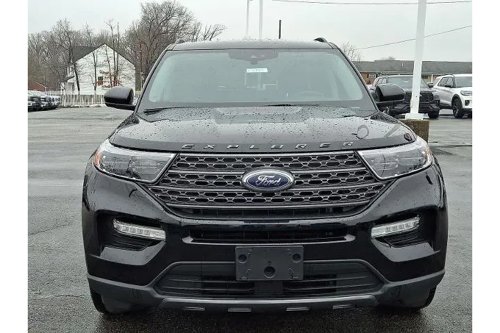 $33845 : Ford Explorer 2023 AWD XLT 4 image 2
