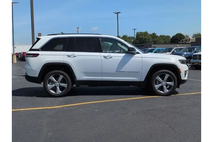$34777 : Jeep Grand Cherokee 2022 4x4 image 9