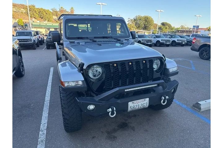 $31900 : Jeep Gladiator 2021 4x4 Spor image 2