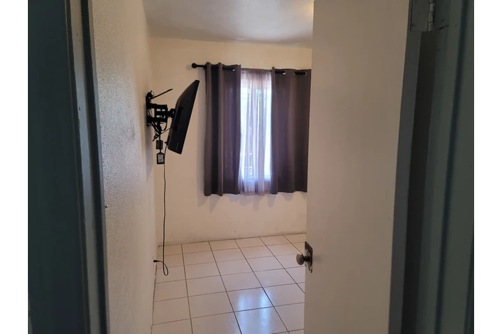 $900 : Cuarto por alameda/firestone image 2