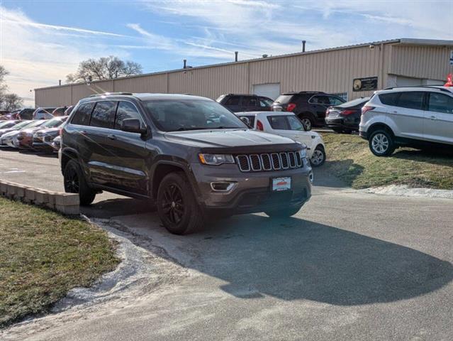 $10990 : 2017 Grand Cherokee Laredo image 8