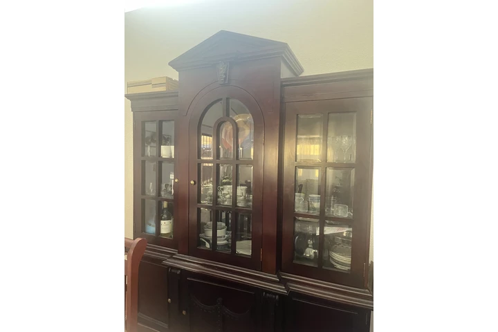 $20000 : Vitrina de madera image 3