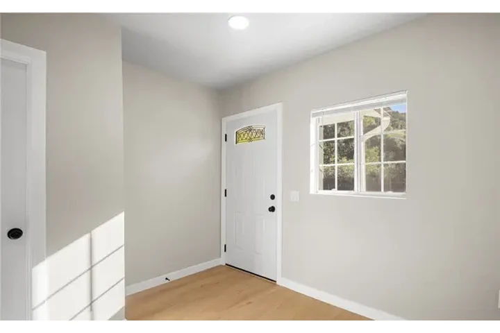 $1000 : espaciosa casa una sola planta image 2