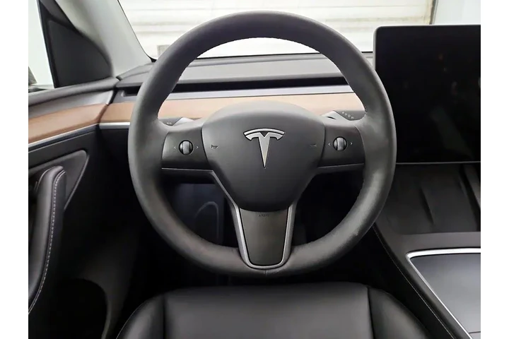 $39998 : Tesla Model Y 2024 AWD Long image 10