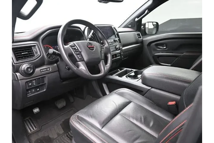 $34519 : Nissan Titan 2021 4x4 SV 4dr image 10