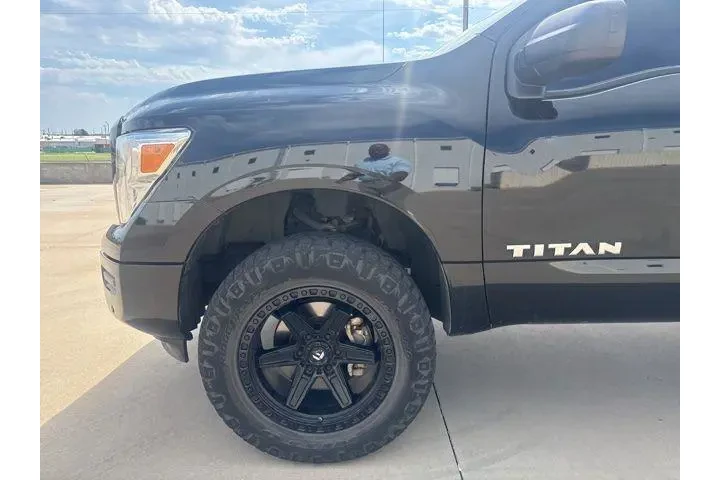 $29750 : Nissan Titan 2021 4x4 SV 4dr image 9