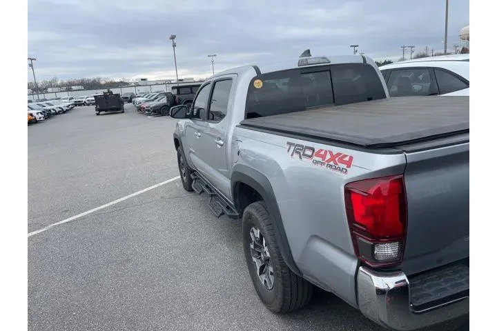 $31992 : Toyota Tacoma 2019 4x4 TRD P image 5