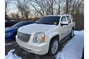 $9008 : GMC Yukon 2013 AWD Denali 4d thumbnail