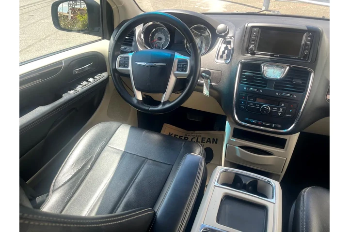 $8318 : 2016 Town & Country 4dr Wgn T image 10