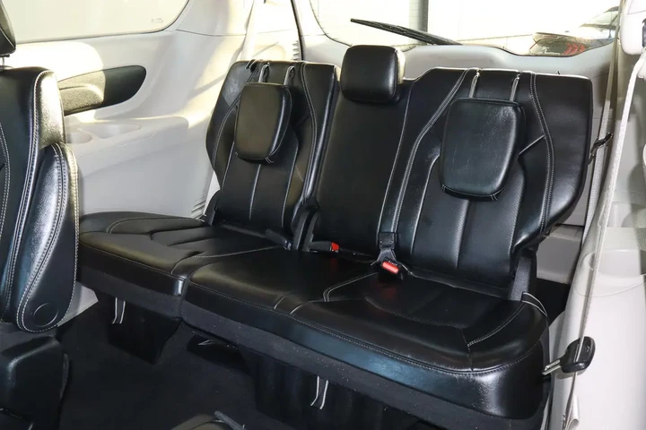 $23488 : 2023 Pacifica Touring L FWD image 9