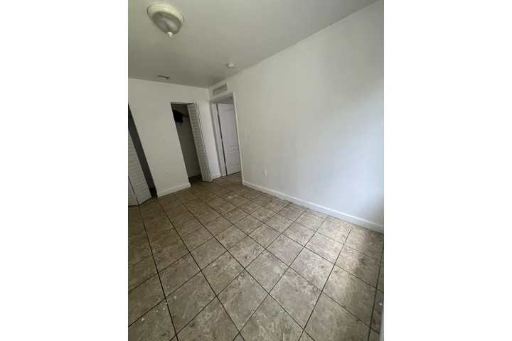 $1800 : Rento apt 2 habitaciones en sw image 4
