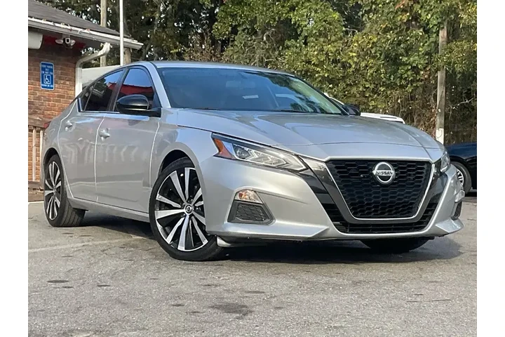 $11486 : Nissan Altima 2019 2.5 SR 4d image 3