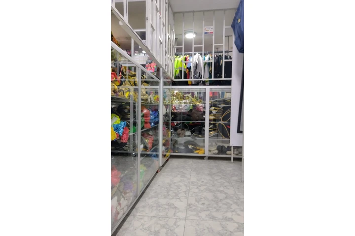 Se vende casa de Disfraces. image 1