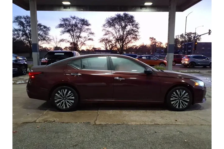 $24832 : Nissan Altima 2024 2.5 SV 4d image 2