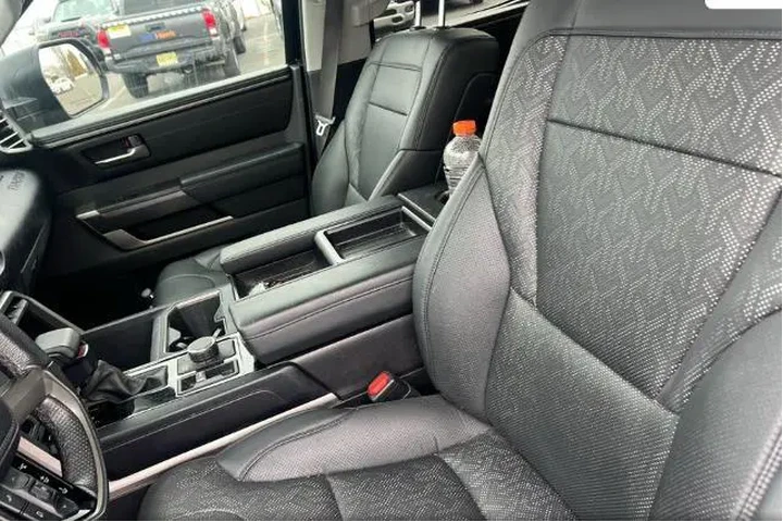 $38985 : Toyota Tundra 2024 4x4 SR5 4 image 2