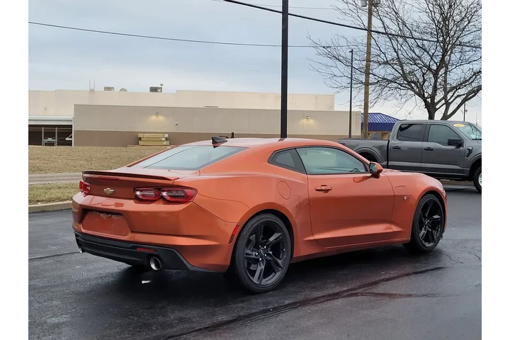 $29989 : Chevrolet Camaro 2024 LT 2dr image 4