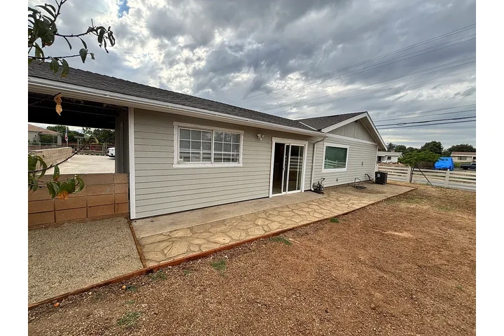 $1050 : 3 Recamaras 1 Baño image 3