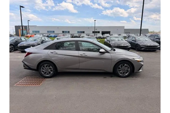 $18900 : Hyundai ELANTRA 2024 SEL 4dr image 3