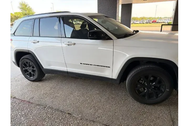 $33843 : Jeep Grand Cherokee 2024 4x2 image 4