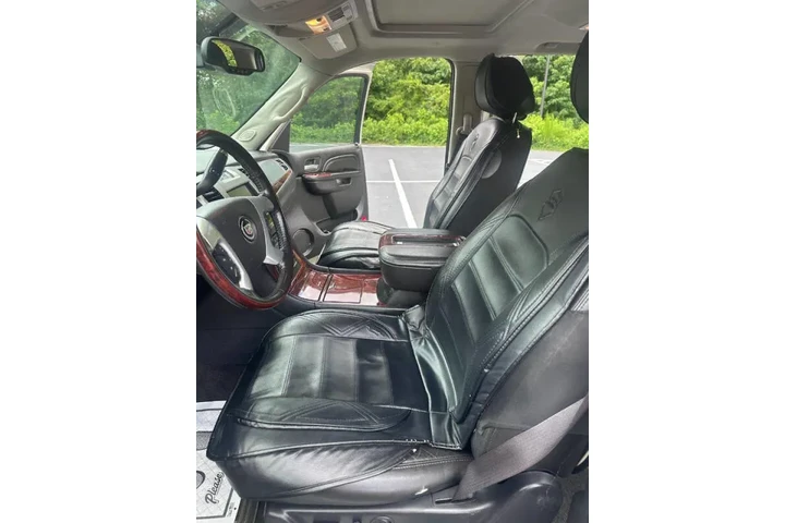 $7999 : 2013 Escalade Luxury image 10