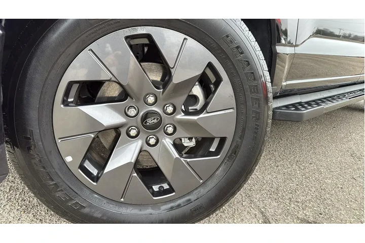 $39991 : Ford F-150 Lightning 2022 AW image 9