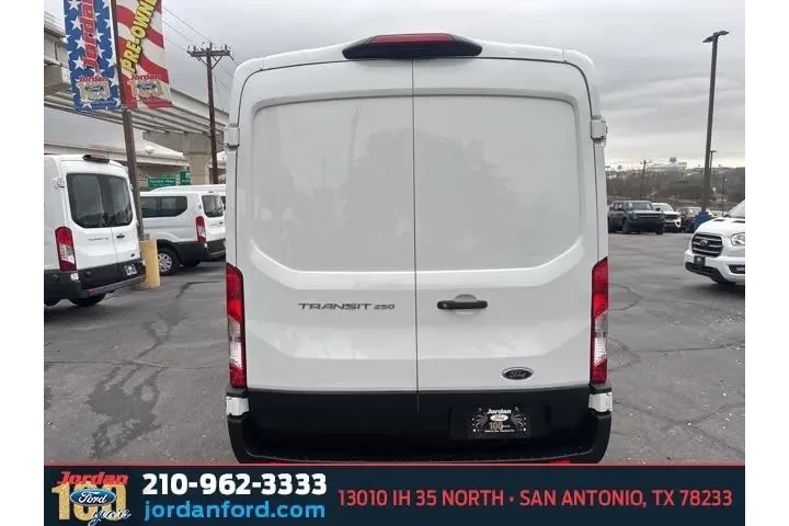 $33038 : Ford Transit 2023 250 3dr SW image 5